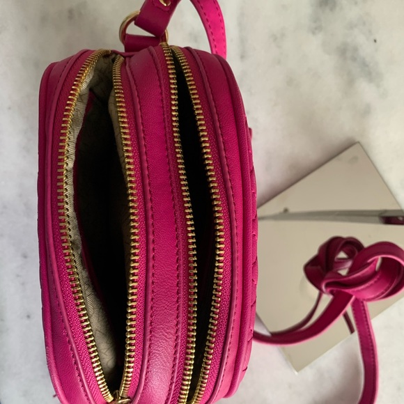 Isaac Mizrahi Bridgehampton Quilted Crossbody Purse.Rare Hot Pink, NWOT, Leather - Picture 7 of 11
